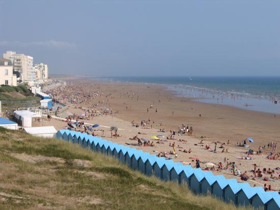 Vue sur la Belle Plage de Sable fin.
