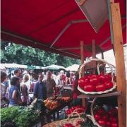 Marché très bien Achalandé.